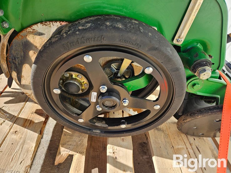 john-deere-max-emerge-plus-row-units-w/precision-planting-v-drives-image-11