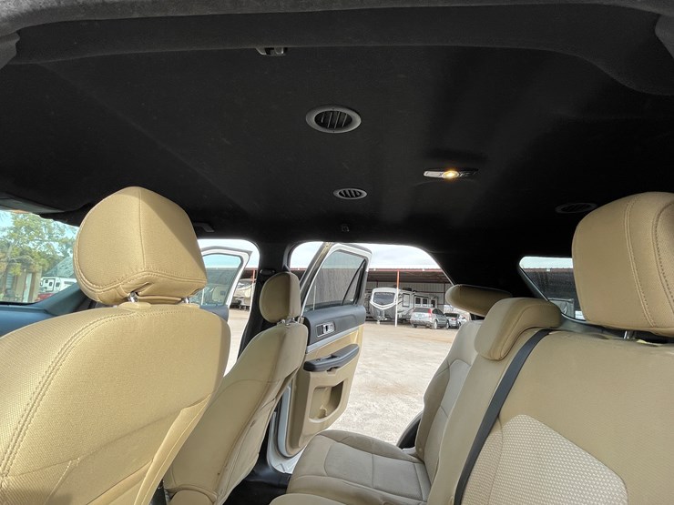 2017-ford-explorer-image-109