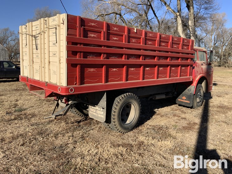 1975-ford-c600-image-5