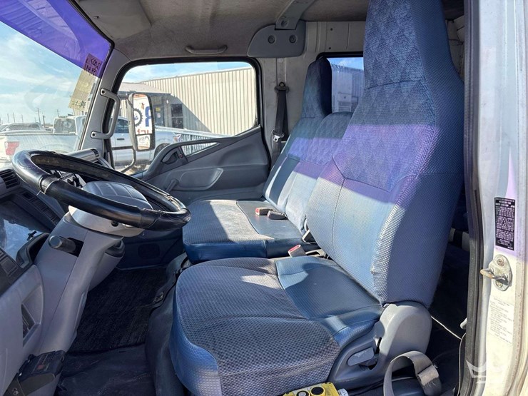 2007-mitsubishi-fuso-fe84d-image-13