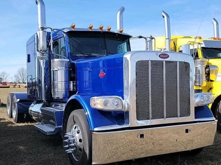 2021-peterbilt-389-image-2