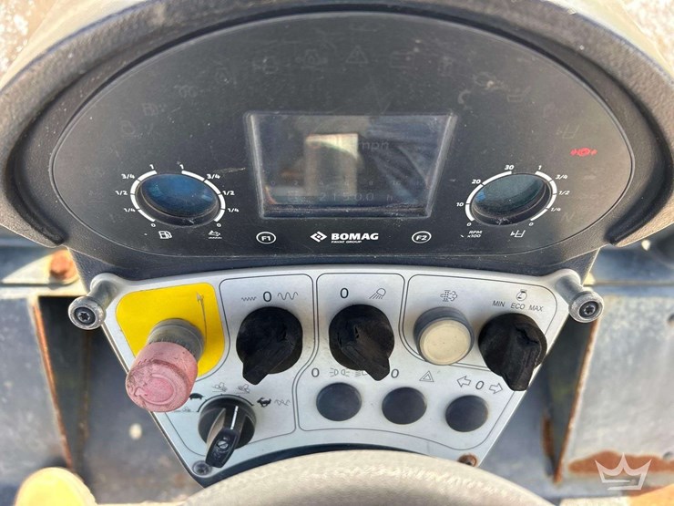 2019-bomag-bw211d-5-image-18