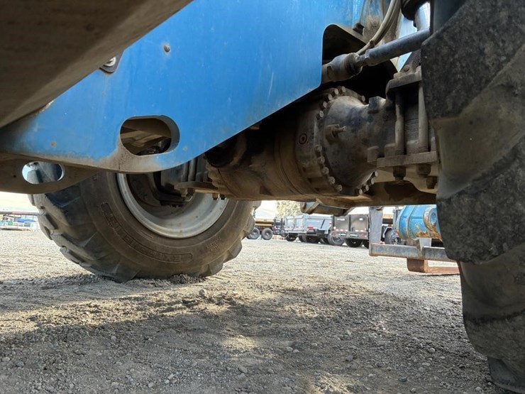 2015-genie-gth-10telescopic-reach-lift-image-13