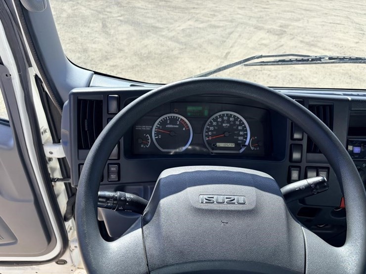 2016-isuzu-nrr-image-20