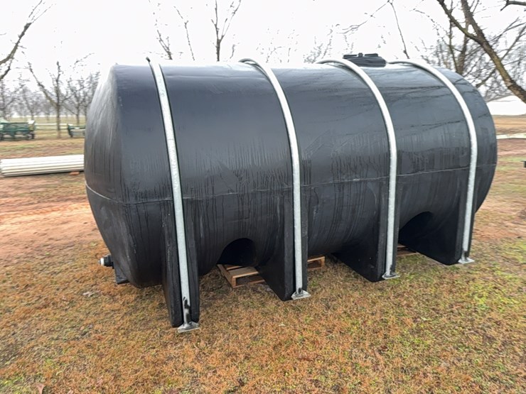 3235-gallon-black-poly-tank-with-straps---brand-new!!!-never-had-anything-in-it-and-has-been-inside-the-shed-since-bought-image-2