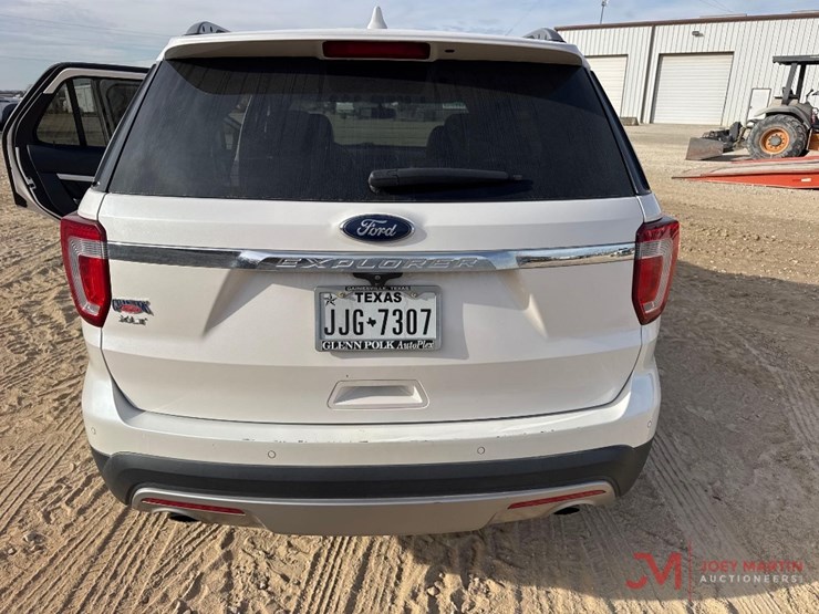 2017-ford-explorer-xlt-image-8