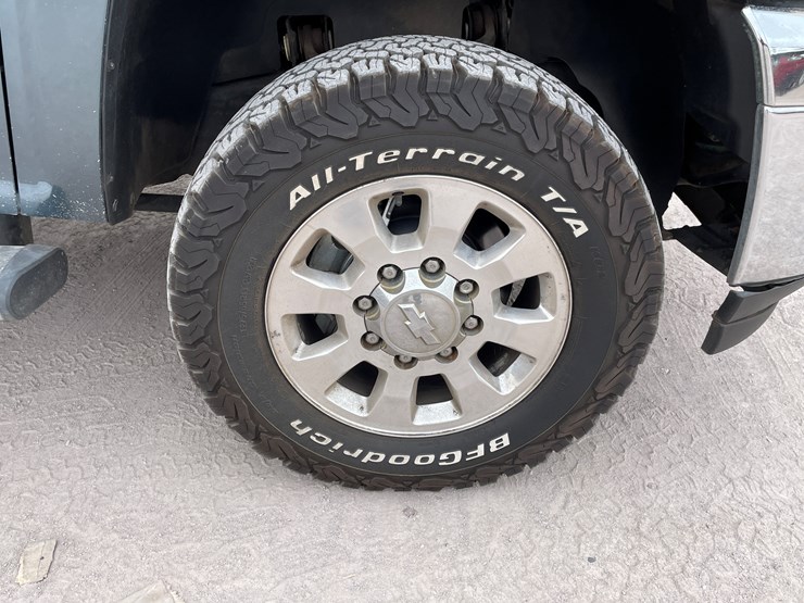 2011-chevrolet-silverado-2500hd-lt-image-13