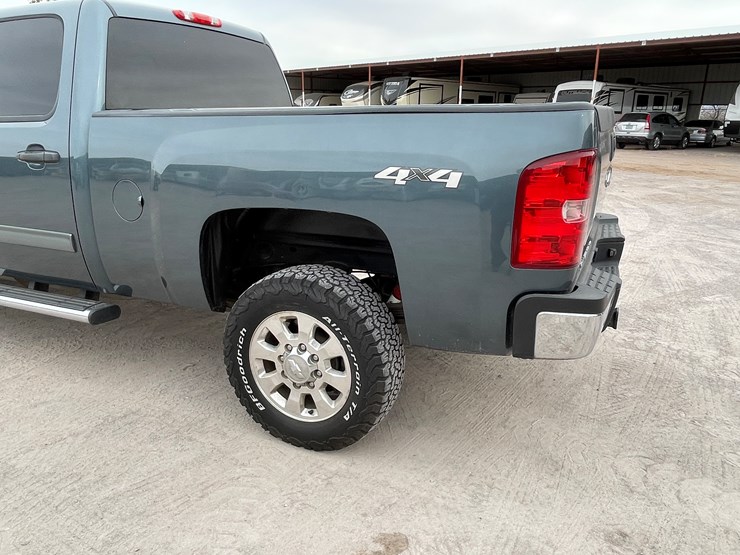 2011-chevrolet-silverado-2500hd-lt-image-40