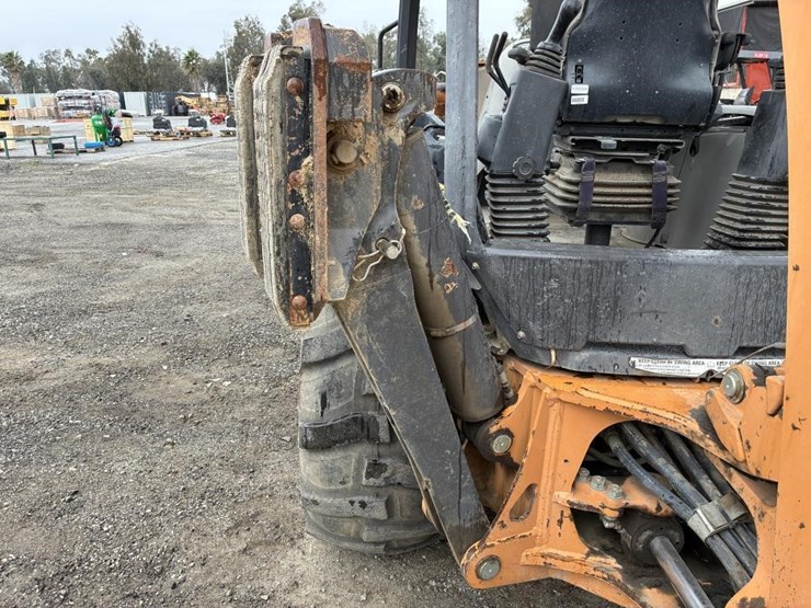 2018-case-580sn-image-31