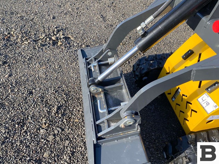 2025-sdlanch-sdll60-mini-skid-steer-loader-image-7