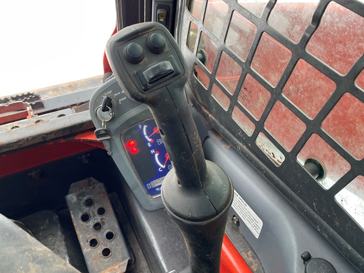 2022-kubota-ssv65-image-40