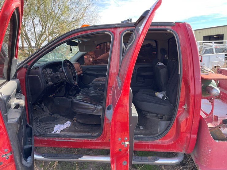 2004-dodge-3500-image-8