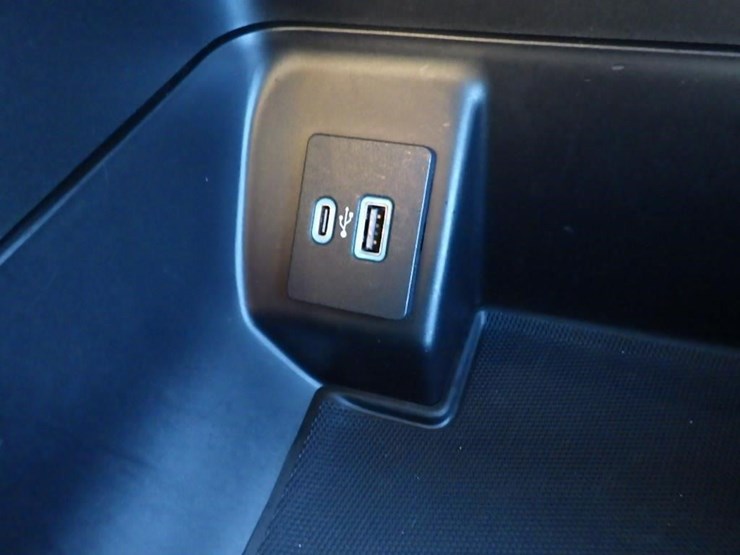 2021-ford-f150-image-25