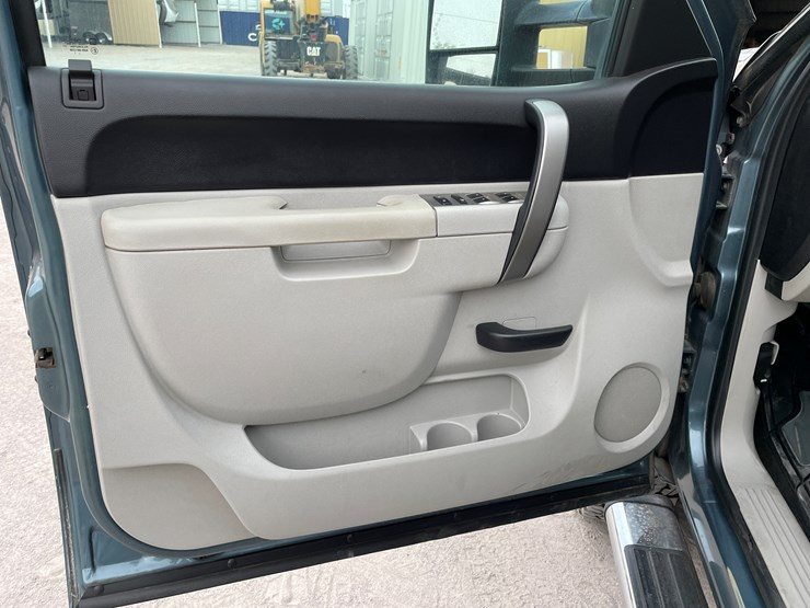 2011-chevrolet-silverado-2500hd-lt-image-48