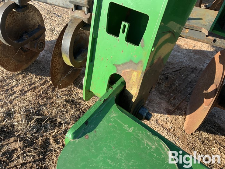 2014-john-deere-2700-image-17