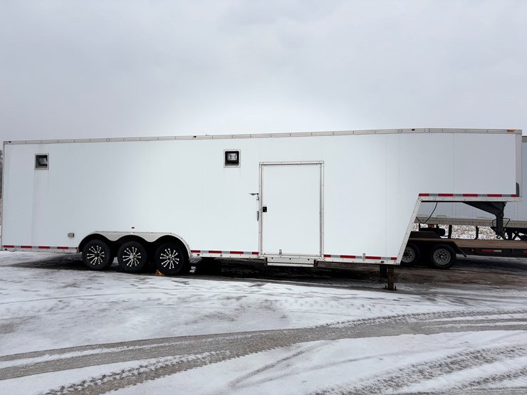 #355-•-2018-vintage-enclosed-trailer-(has-mn-title)-(clintonville,-wi)-image-3