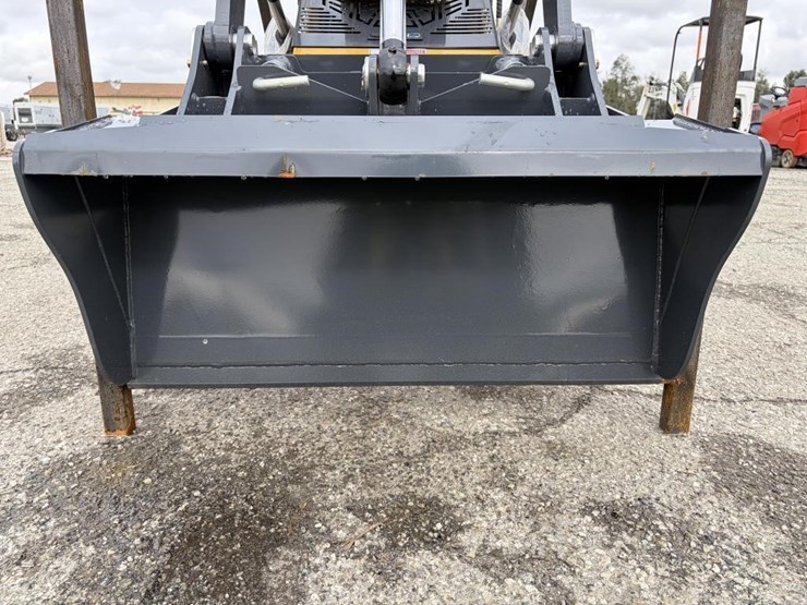 2025-sdlanch-sdll60-skid-steertrack-loader-image-5