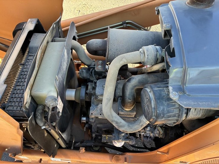 2004-case-580m-image-26