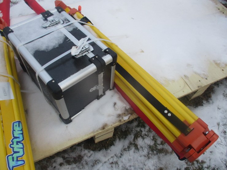 #6587-•-laser-level---[survey-equipment-and-grade-control]-self-leveling-rotary-laser-level-with-batteries,-receiver,-tripod,-grade-rod-image-2