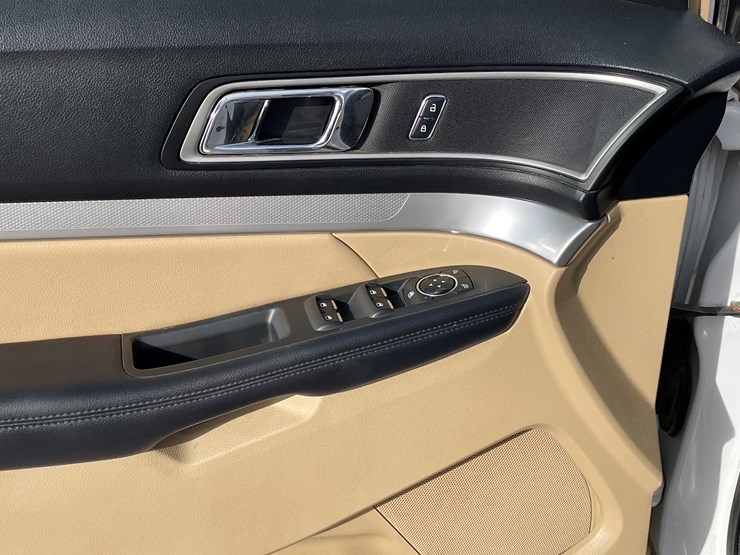 2017-ford-explorer-image-51