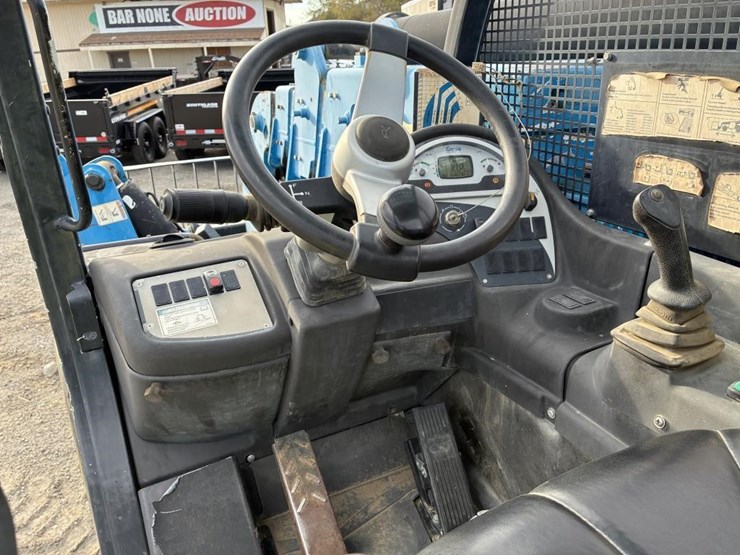 2015-genie-gth-10telescopic-reach-lift-image-15