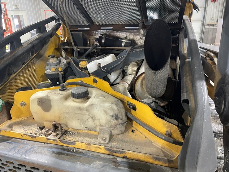 2011-john-deere-329d-image-25