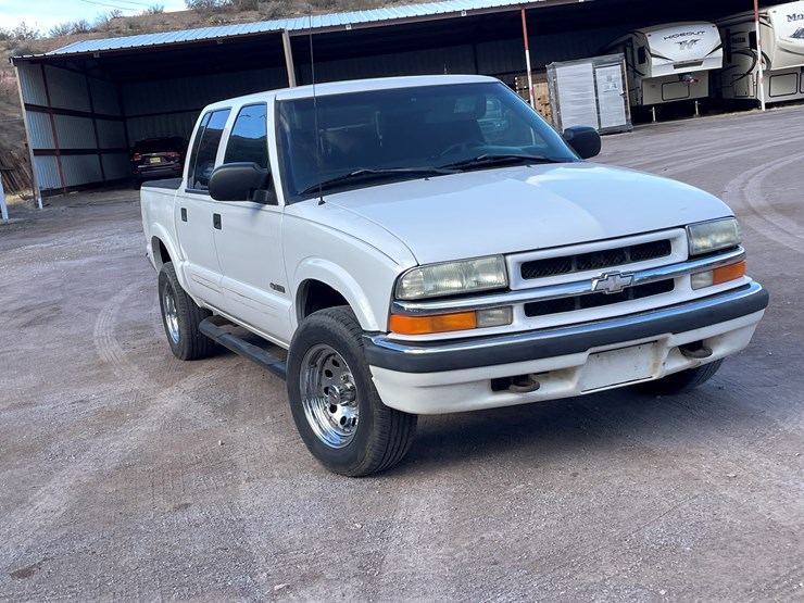 2002-chevrolet-s10-image-3