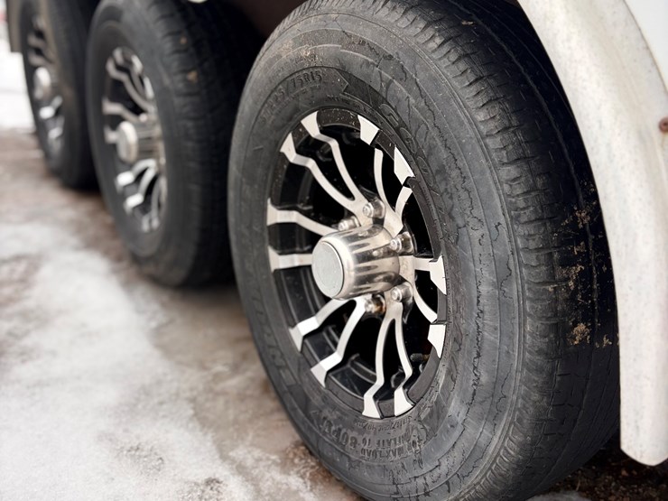 #355-•-2018-vintage-enclosed-trailer-(has-mn-title)-(clintonville,-wi)-image-9