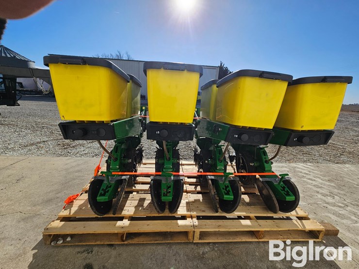 john-deere-max-emerge-plus-row-units-w/precision-planting-v-drives-image-6