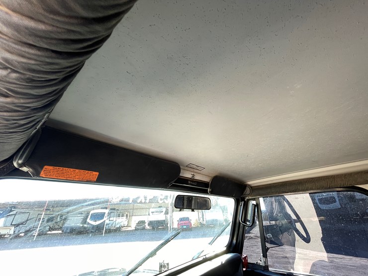 1995-jeep-wrangler-image-32