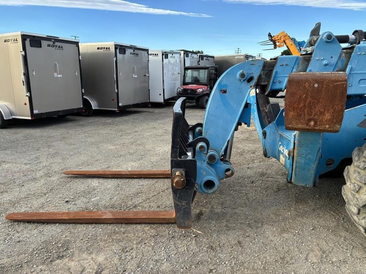 2015-genie-gth-10telescopic-reach-lift-image-5