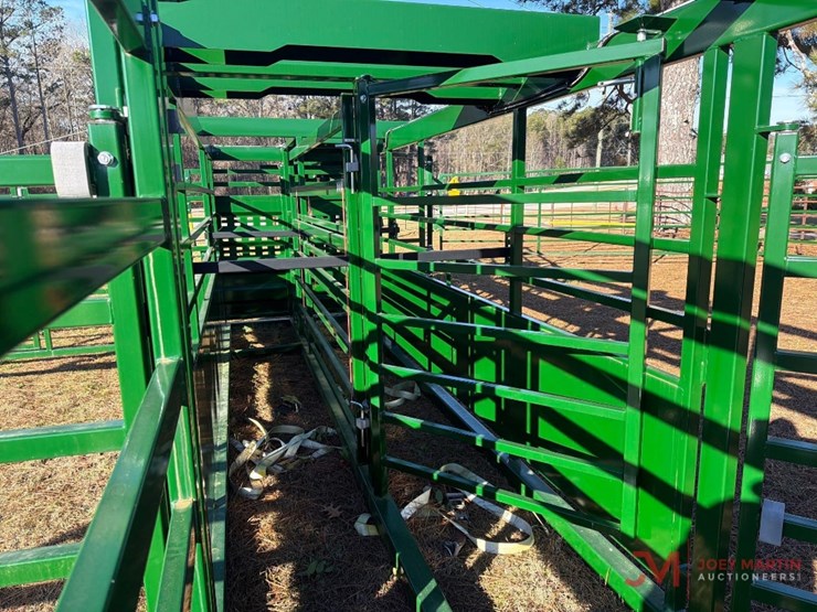 arrowquip-heeler-towable-gooseneck-corral-pen-image-8