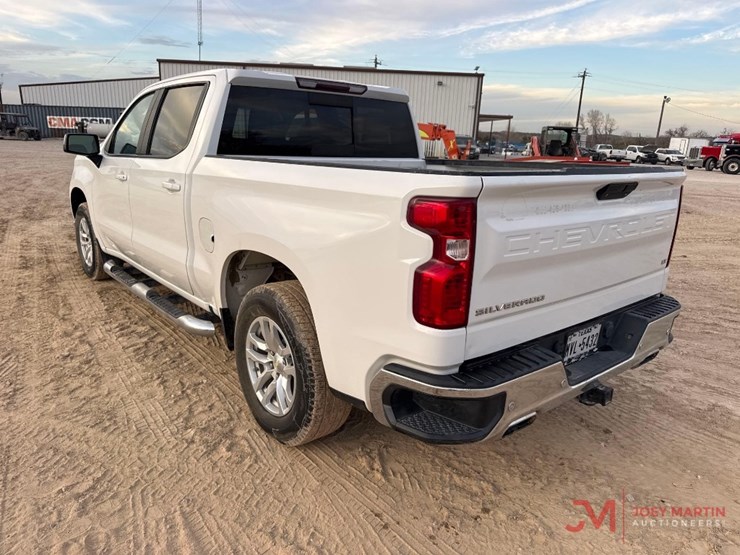 2020-chevrolet-1500-image-3