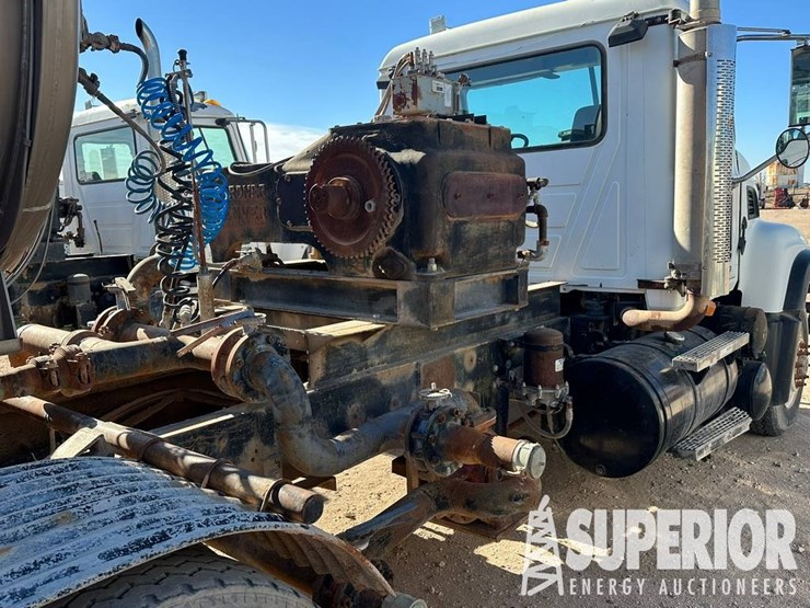 (x)-2005-mack-cv713-t/a-kill-truck,-vin-1m2ag11y7...-image-6