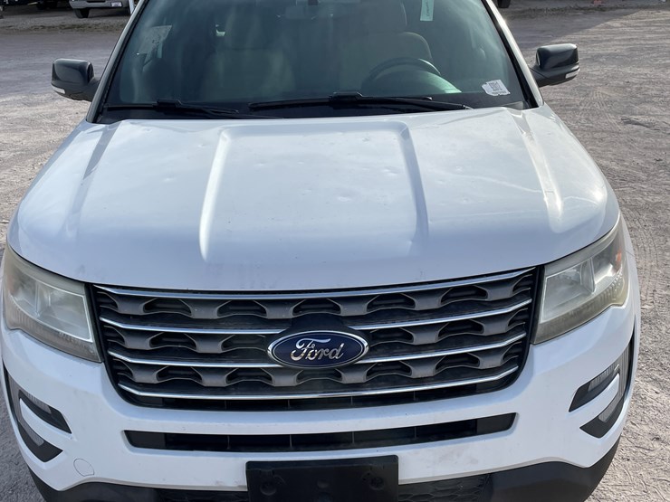 2017-ford-explorer-image-21