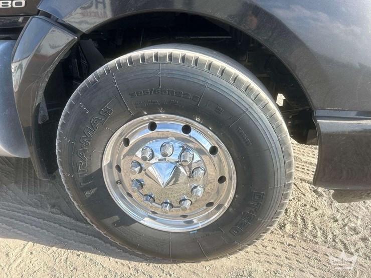 2016-kenworth-t680-image-42