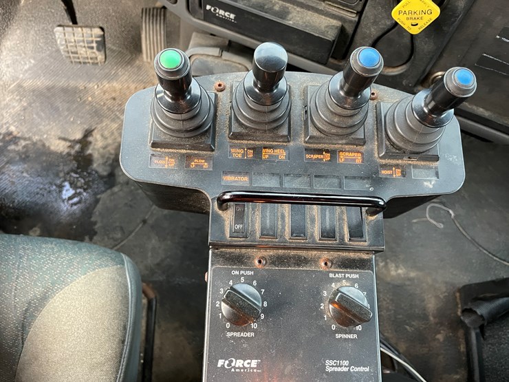 2007-international-7400-image-53