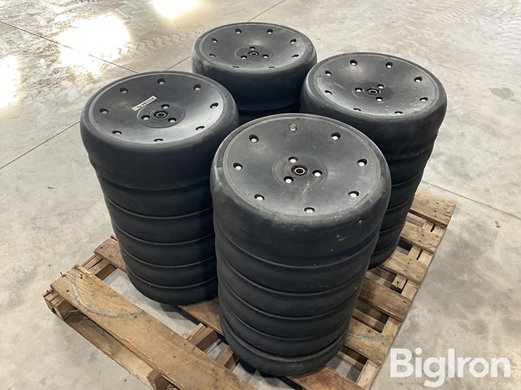 john-deere-xp-planter-row-unit-depth-gauge-wheels-image-7