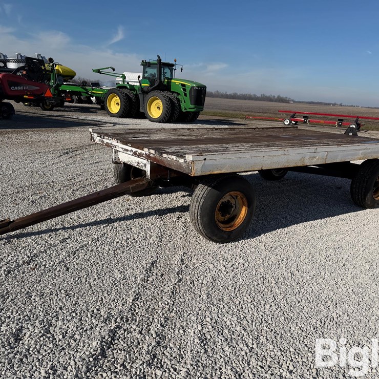 Papec 1000 10 Ton Running Gear Hay Wagon W/Hoist