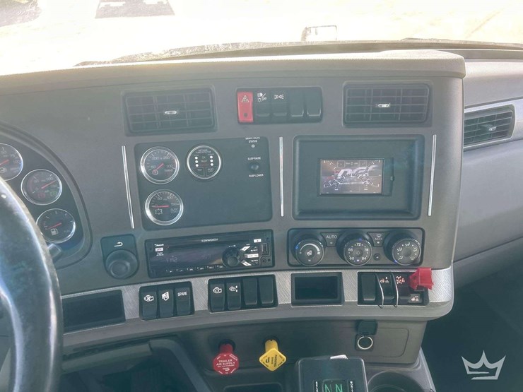 2016-kenworth-t680-image-13