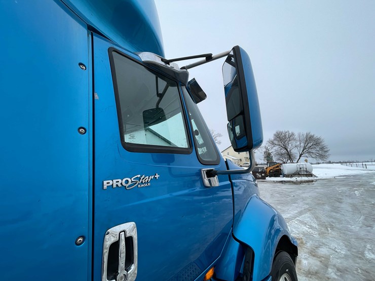 2014-international-prostar-image-27