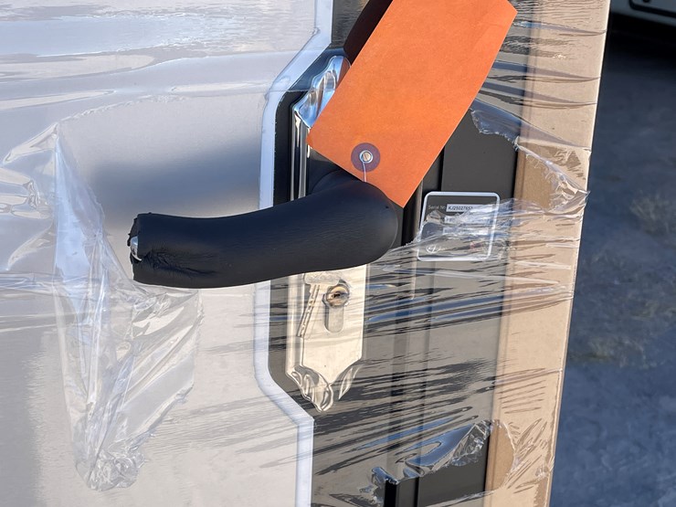 #3800-•-portable-restroom-image-17