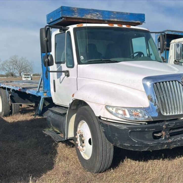 2004 INTERNATIONAL DURASTAR 4300
