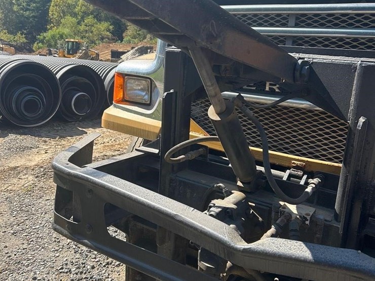 2008-sterling-l8500-image-6