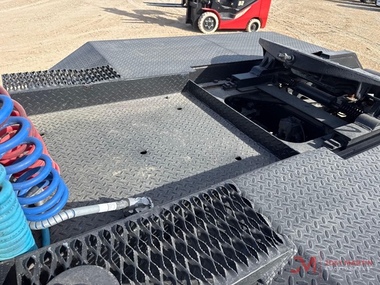 2013-kenworth-t800-image-17