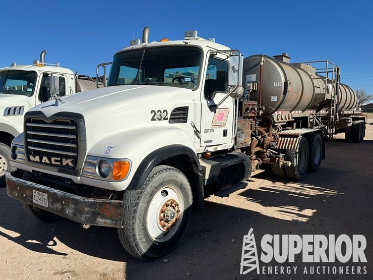 (x)-2005-mack-cv713-t/a-kill-truck,-vin-1m2ag11y7...-image-1