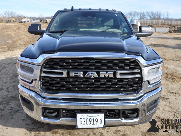 2022-ram-3500-tradesman-image-2