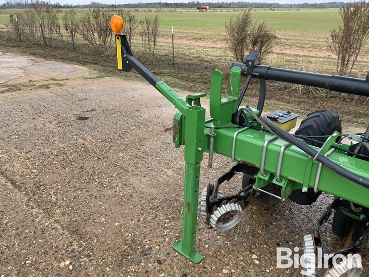 2015-john-deere-1725-image-13