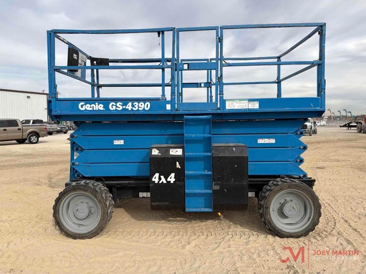 2015-genie-gs4390-roughterrain-scissor-lift-image-6
