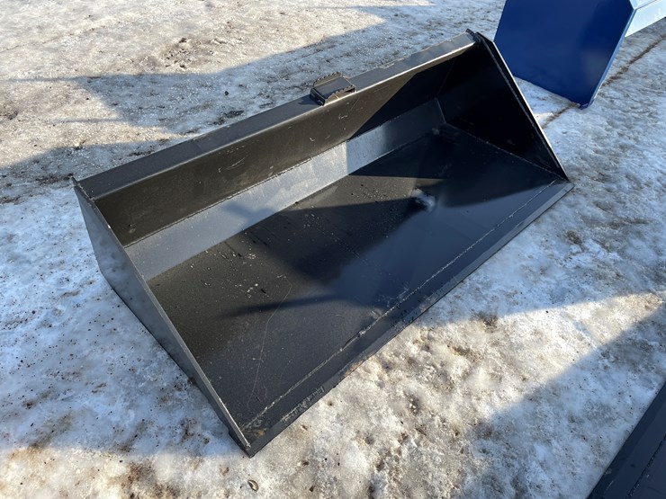 #18028-•-unused-bucket-with-single-blade-(princeton,-mn)-image-1